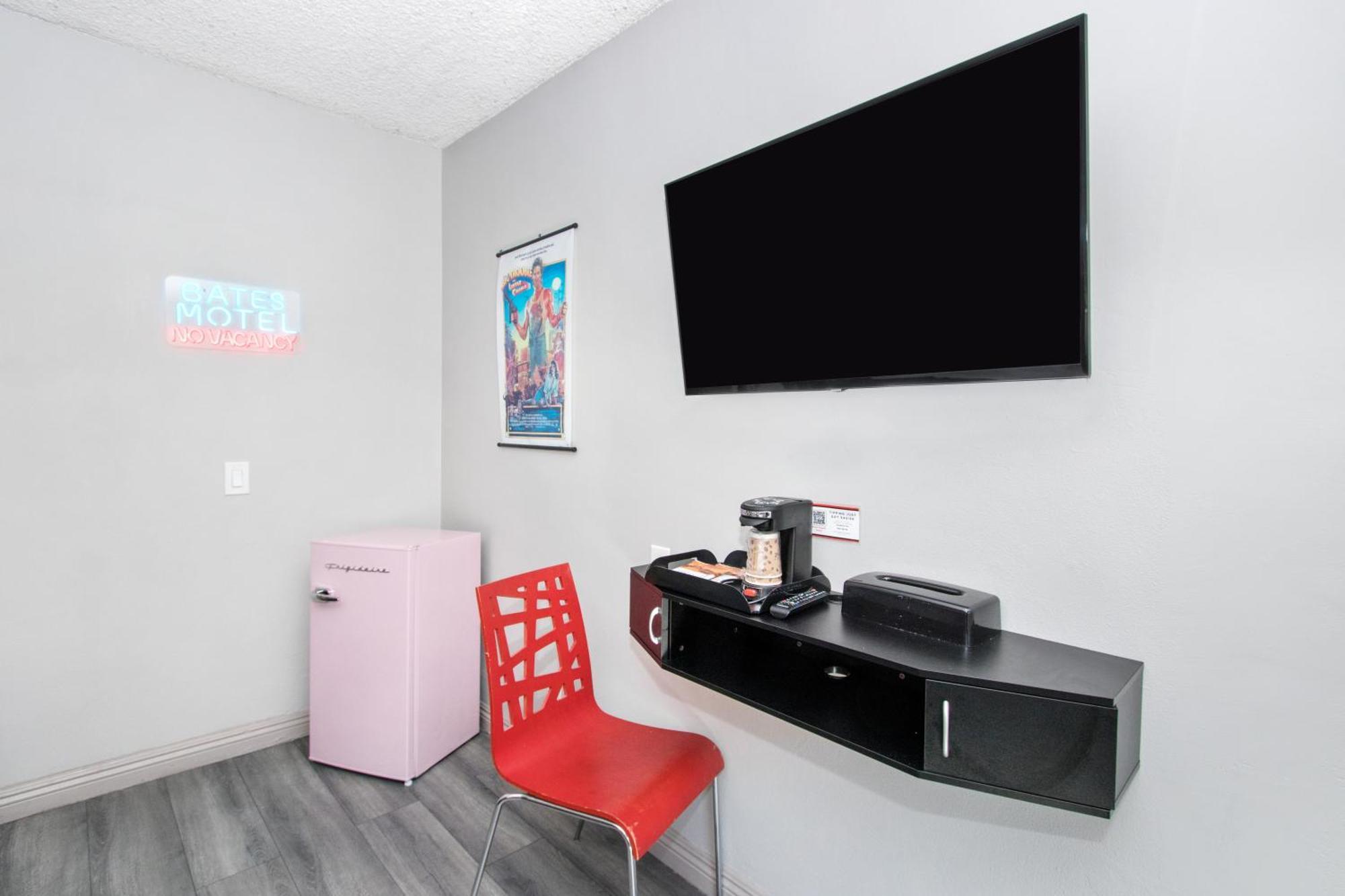Royal Pagoda Motel Dodger Stadium — Photos 3